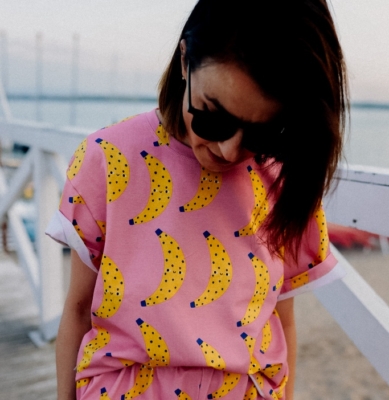 Boxy T-shirt - BANANY NA RÓŻOWYM