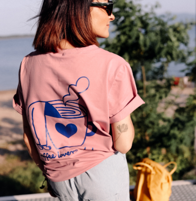 T-shirt - duży COFFEE LOVER na brudnym różu