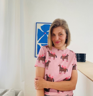 T-shirt - KONIE na różowym