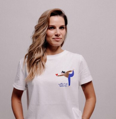 T-shirt - MOTHERHOOD BALANCE na białym